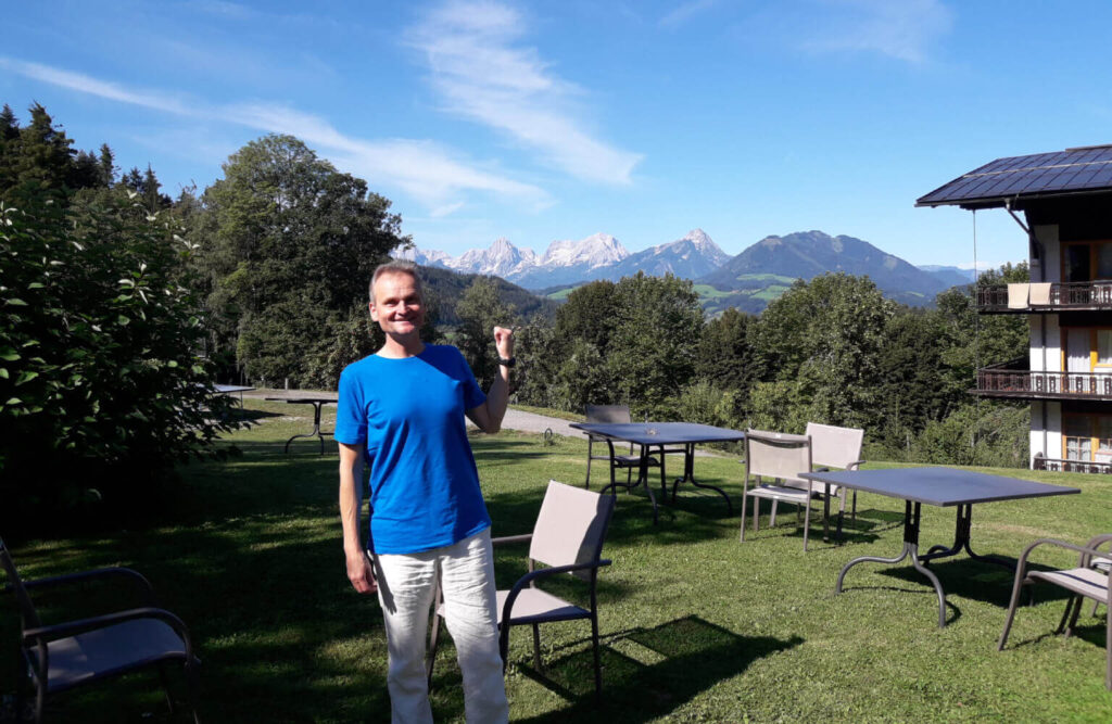Matthias Schloßgangl vor der malerischen Kulisse für den Impro Workshop im Nationalpark Kalkalpen